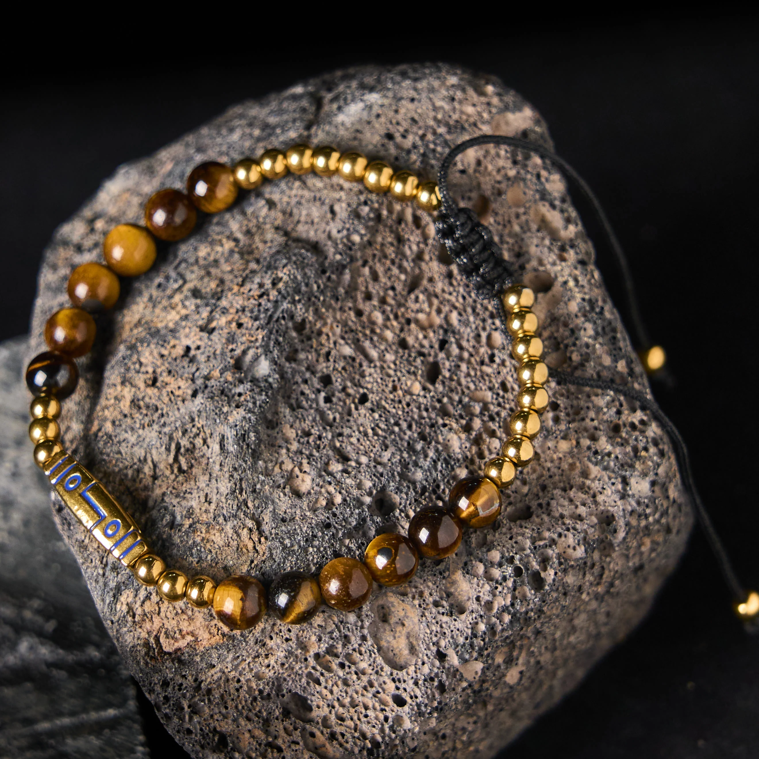 Bransoletka z Buddha Stones z uroczym wzorem kości i tygrysim okiem