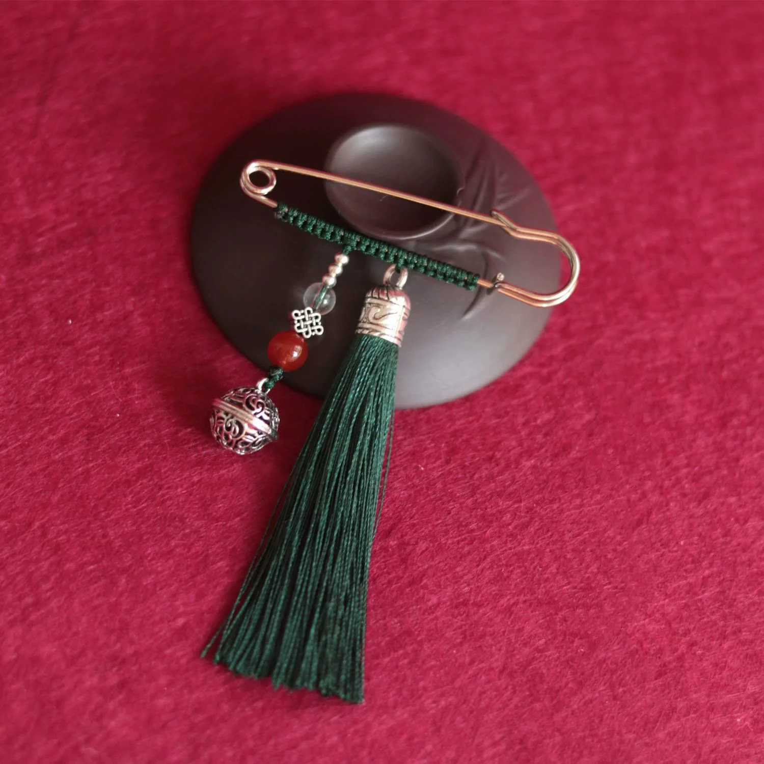 Broszka z frędzlami w kształcie Buddha Stones w stylu retro