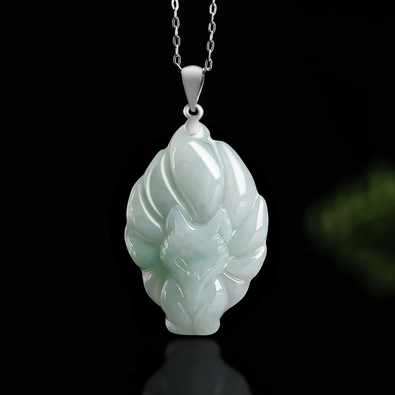 Naszyjnik z naturalnym jadeitem z Buddha Stones, lisem dziewięcioogoniastym, łańcuszkiem z tytanu i stalą, z wisiorkiem