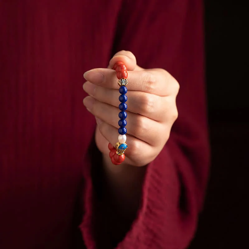 Buddha Stones Bransoletka z koralików z motywem błogosławieństwa i zawieszką w kształcie chmurki z rybką koi i lapis lazuli w kolorze cynobru - Image 11