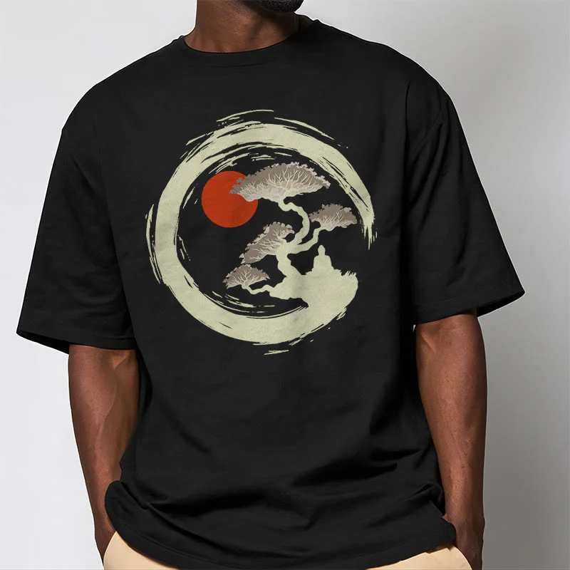 Buddha Stones Czerwone Słońce Sosna Zen Krąg Medytacja Budda Koszulka T-shirt - Image 3