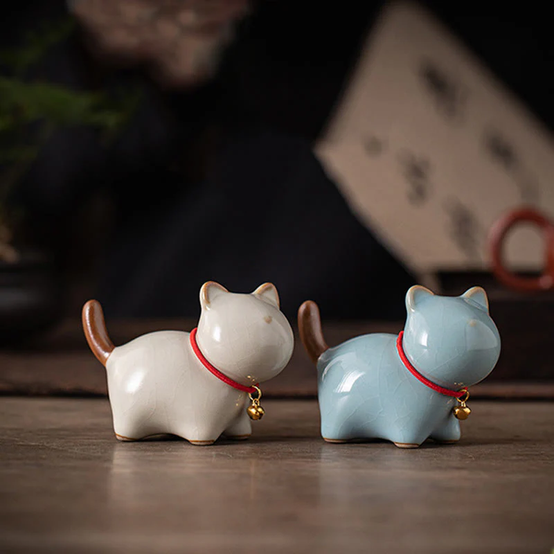 Buddha Stones Mini Szczęśliwy Uroczy Stojący Kot Czerwony Sznur Dzwonek Ceramiczna Figurka Dekoracja