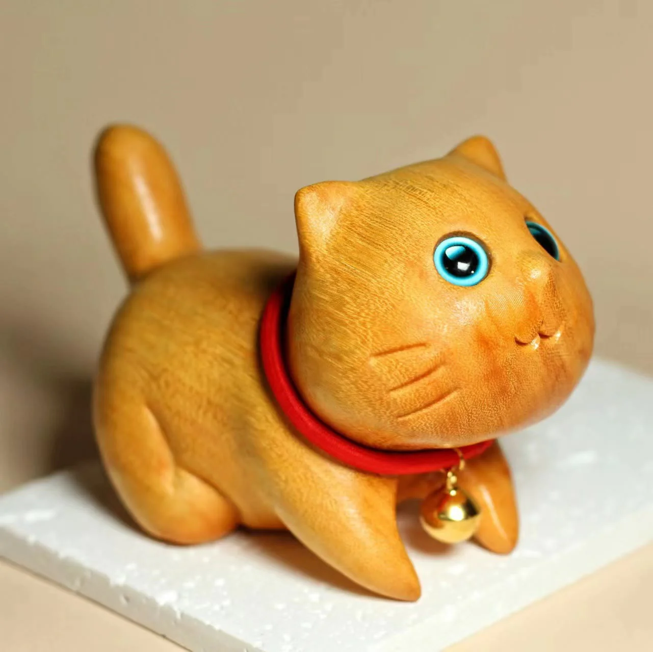 Buddha Stones Miniaturowe Drzewo Sandałowe Rzeźbione Szczęśliwy Pewny Kot Uzdrawiająca Dekoracja