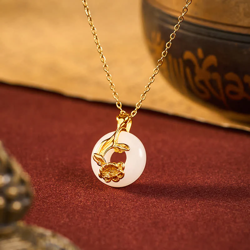 Buddha Stones Naszyjnik z wisiorkiem i klamrą z białego jadeitu z motywem piwonii i srebra próby 925 z napisem „Błogosławieństwo”