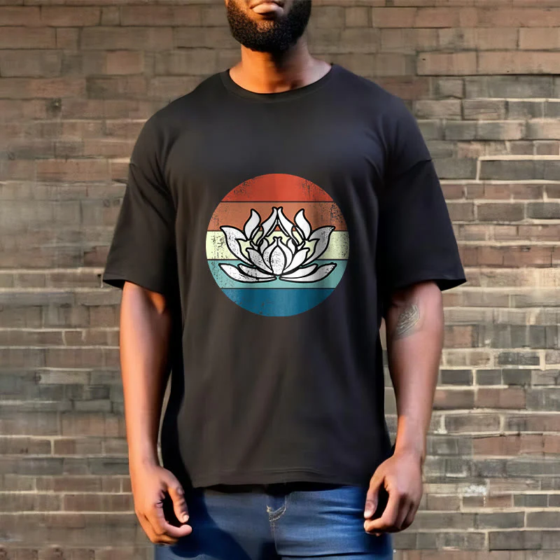 Koszulka z nadrukiem Buddha Stones Kwitnący Lotos Kolorowy Pasiasty Wzór Bawełniany T-shirt - Image 4