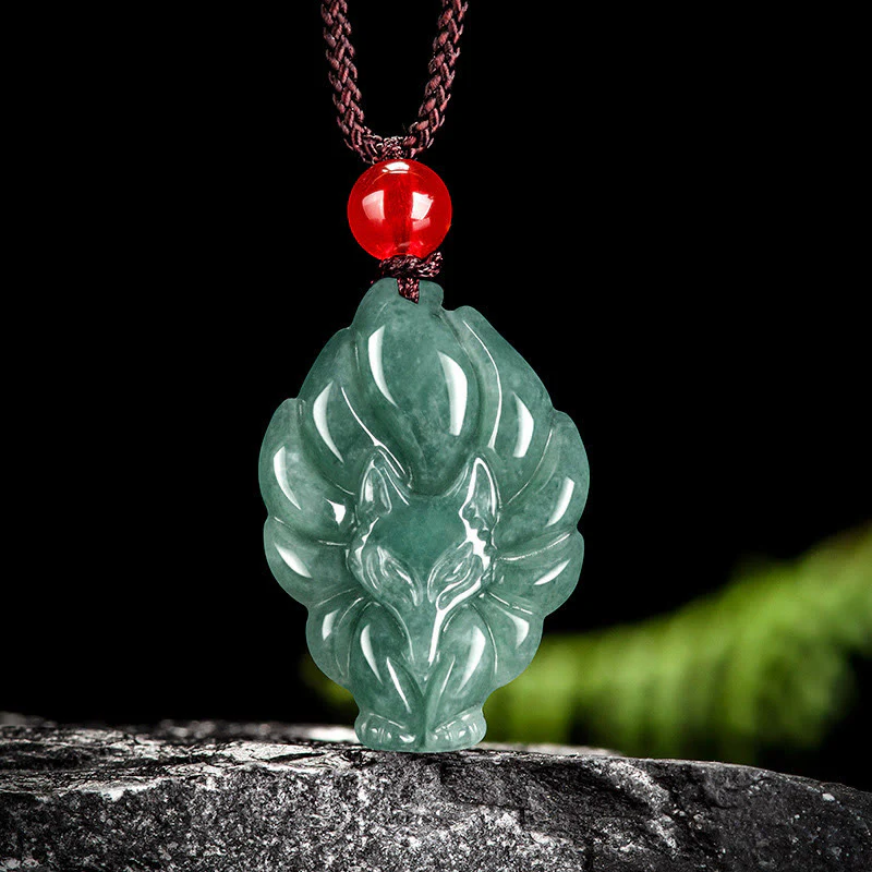 Naszyjnik z Buddha Stones Naturalny Zielony Jadeit Dziewięcioogonowy Lis Szczęście Wisiorek