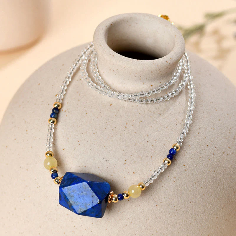 Naszyjnik z wisiorkiem do medytacji i uzdrawiania z Buddha Stones z białego kryształu lazurytu i lapis lazuli