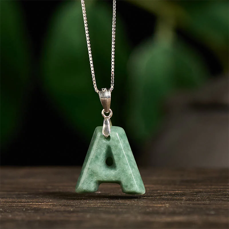 Naszyjnik z wisiorkiem "Prosperity" z naturalnym jadeitem w kształcie litery AZ, wykonany ze srebra próby 925 i srebra próby 925. - Image 3