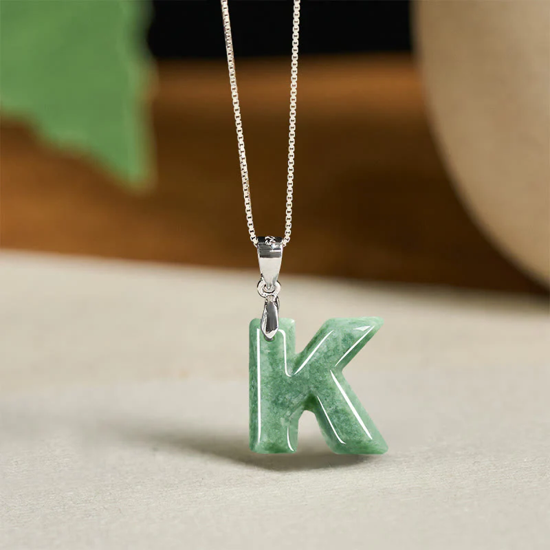 Naszyjnik z wisiorkiem "Prosperity" z naturalnym jadeitem w kształcie litery AZ, wykonany ze srebra próby 925 i srebra próby 925. - Image 35