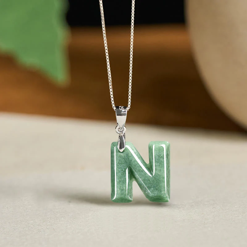 Naszyjnik z wisiorkiem "Prosperity" z naturalnym jadeitem w kształcie litery AZ, wykonany ze srebra próby 925 i srebra próby 925. - Image 38