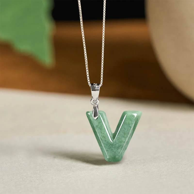 Naszyjnik z wisiorkiem "Prosperity" z naturalnym jadeitem w kształcie litery AZ, wykonany ze srebra próby 925 i srebra próby 925. - Image 46