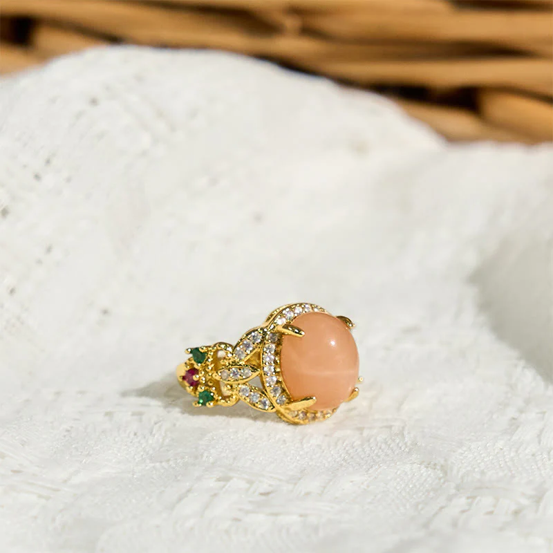 Pierścionek uspokajający z Buddha Stones w stylu vintage z czterema liśćmi i wzorem kwiatów brzoskwiniowych z kamieniem księżycowym - Image 3